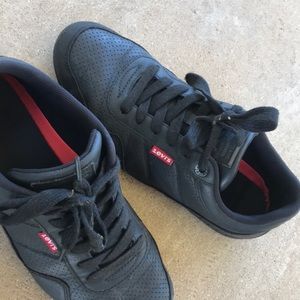 Levi’s shoes all black
